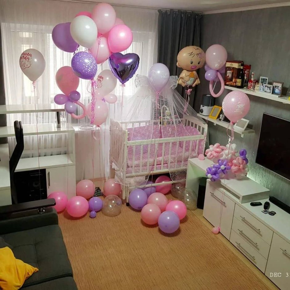 Встреча жены из роддома с дочкой
