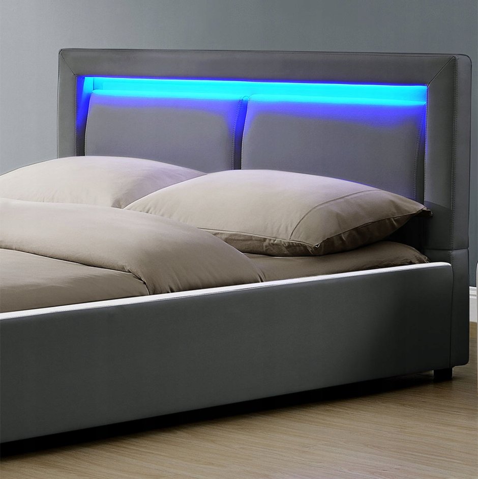 Кровать с подсветкой в изголовье