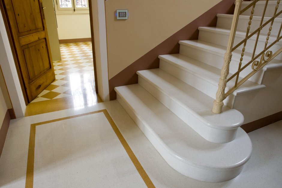 Плитка для ступенек лестницы в доме