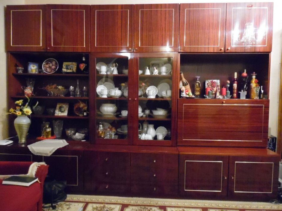 Советская мебельная стенка