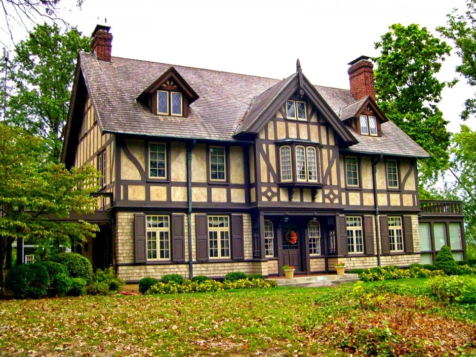 Стиль Тюдор (Tudor Revival Cottage)
