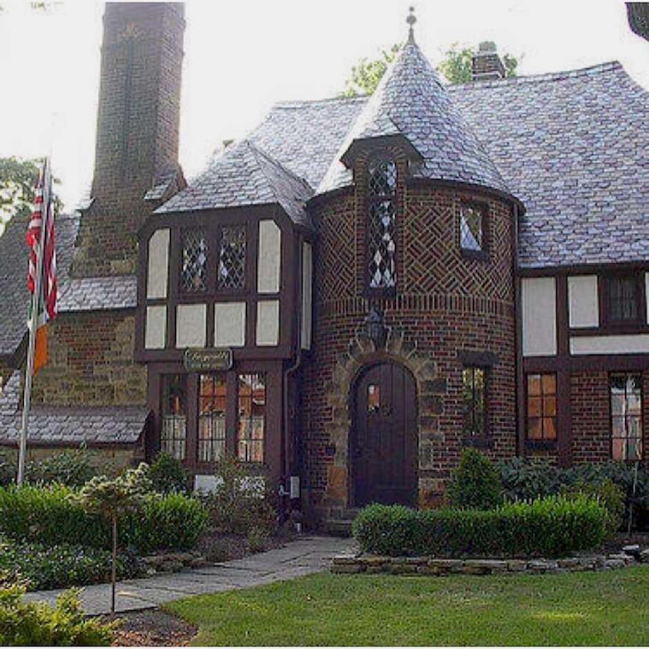 Стиль Тюдор (Tudor Revival Cottage)