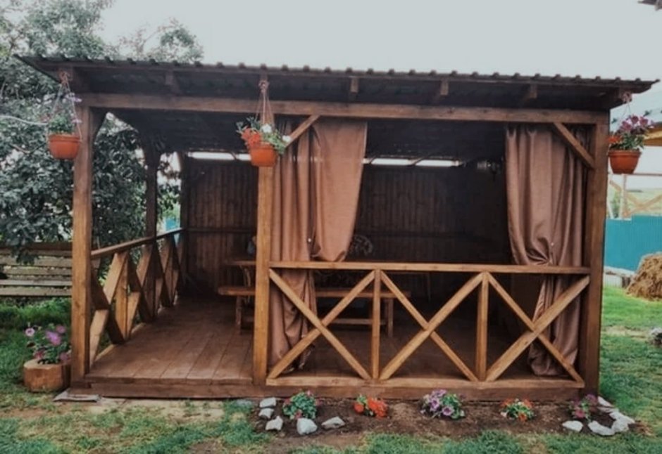 Беседка со шторами для дачи
