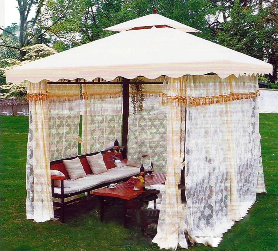 Беседка со шторами для дачи