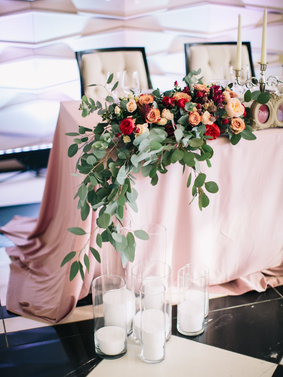 Композиция из цветов на свадебный стол