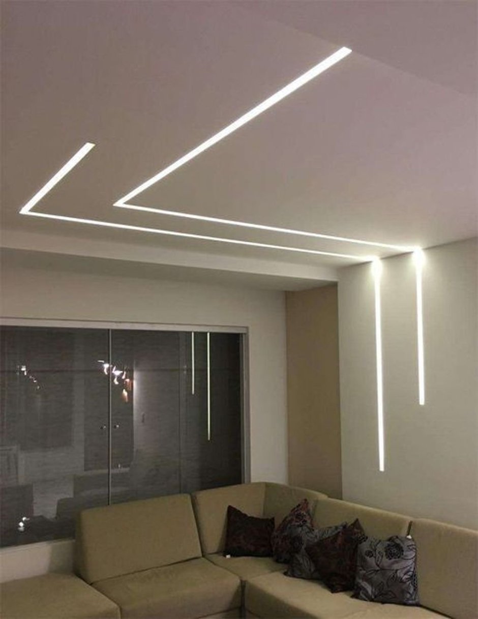 Потолок с линиями подсветки