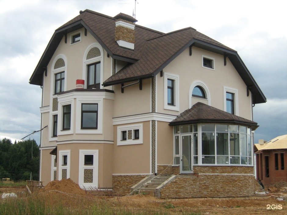 Фасады домов из штукатурки