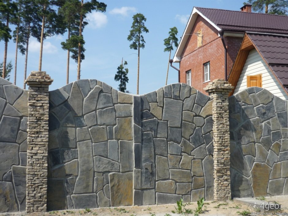 Камень плитняк забор