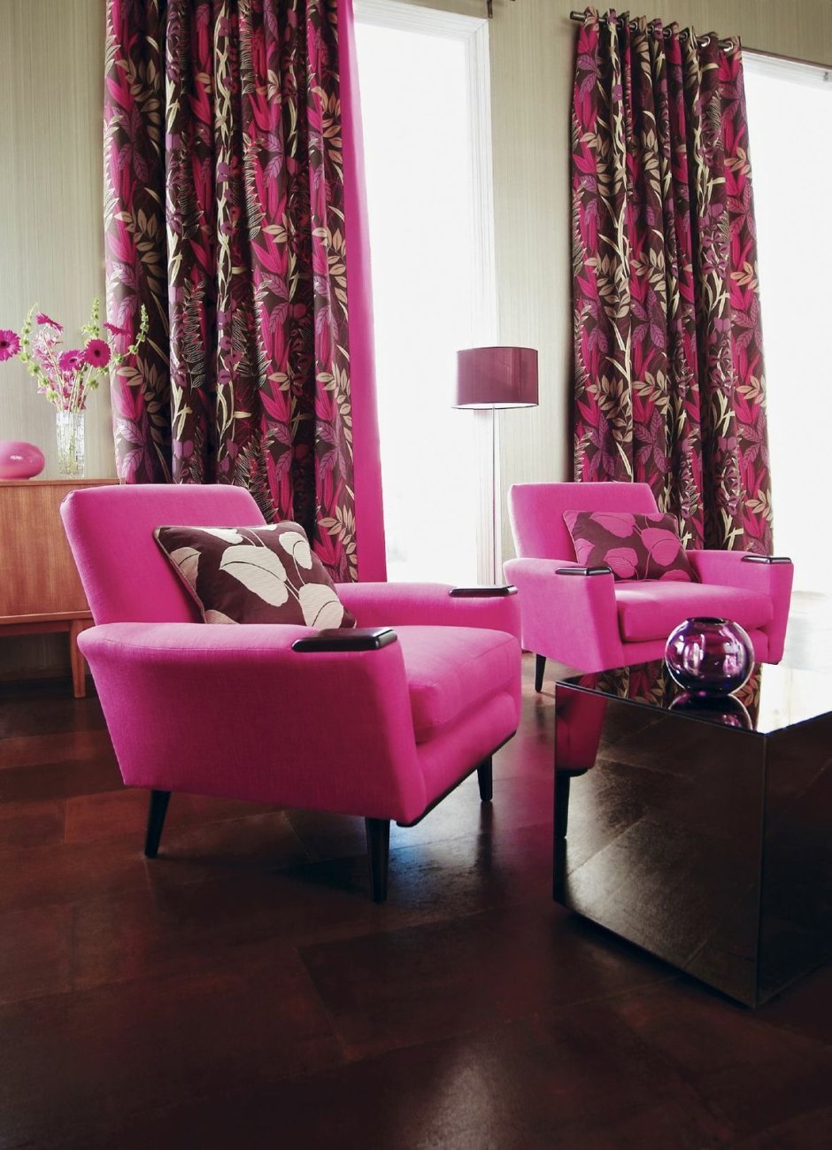 Розовые шторы в гостиной