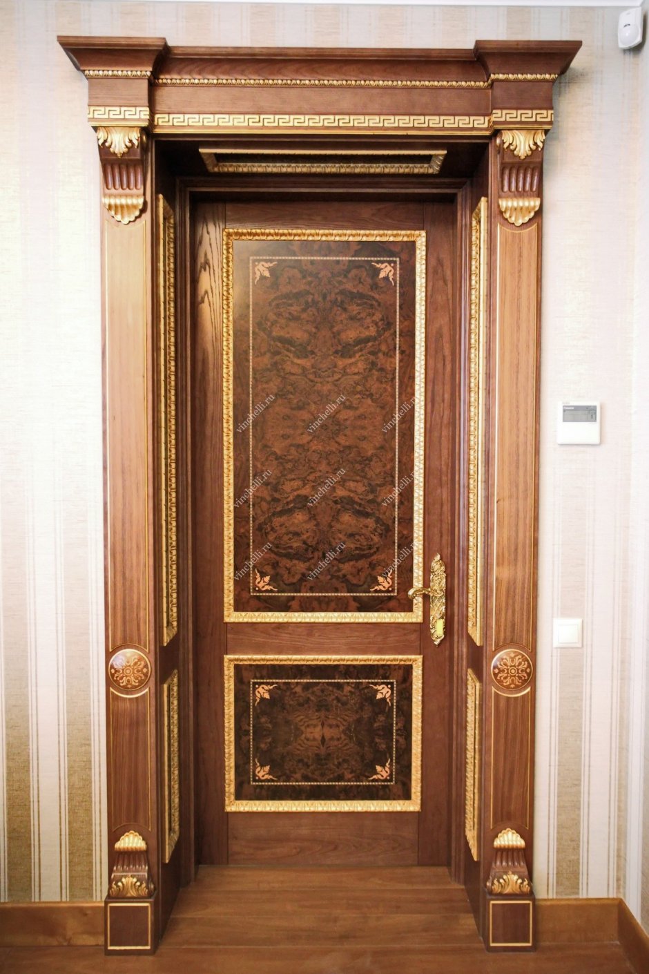 Двери резные деревянные