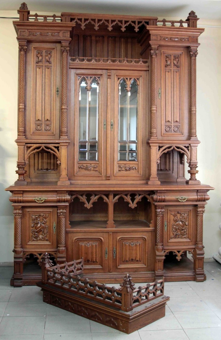 Антикварная мебель