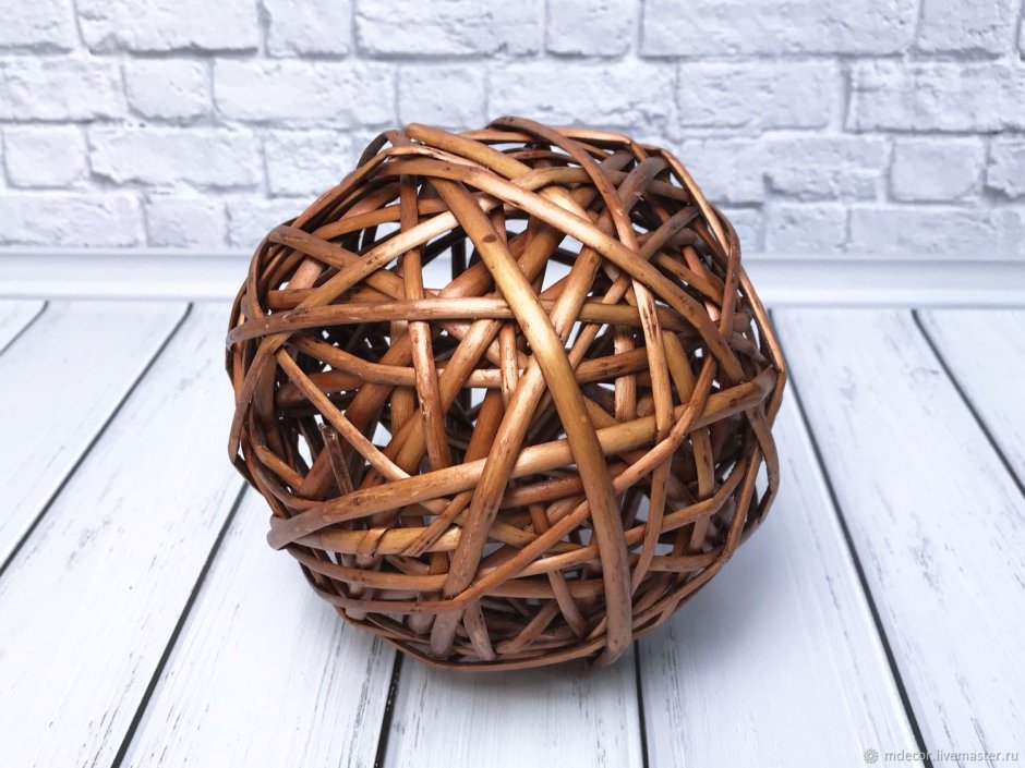 Плетеные шары для ландшафта
