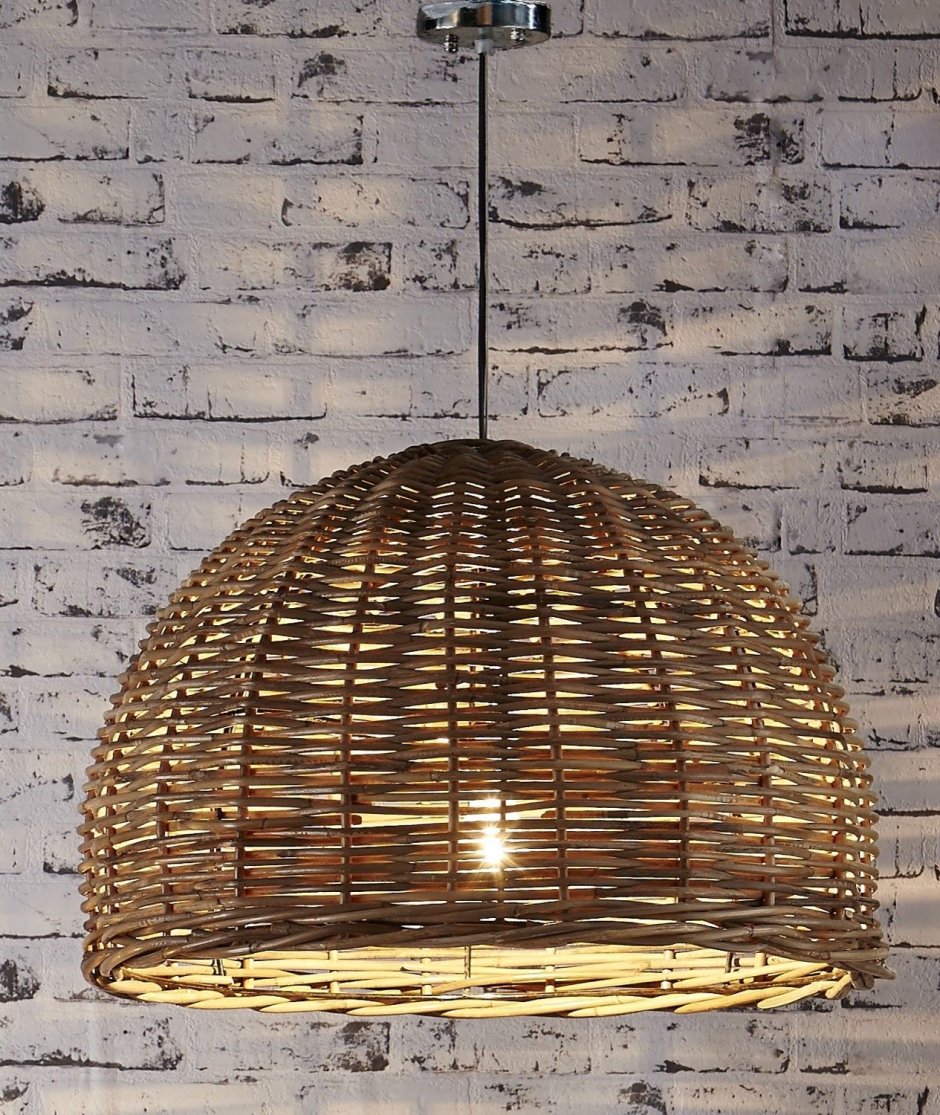 Люстры Wicker Globe Pendant и Wicker Dome Pendant бренда West Elm.