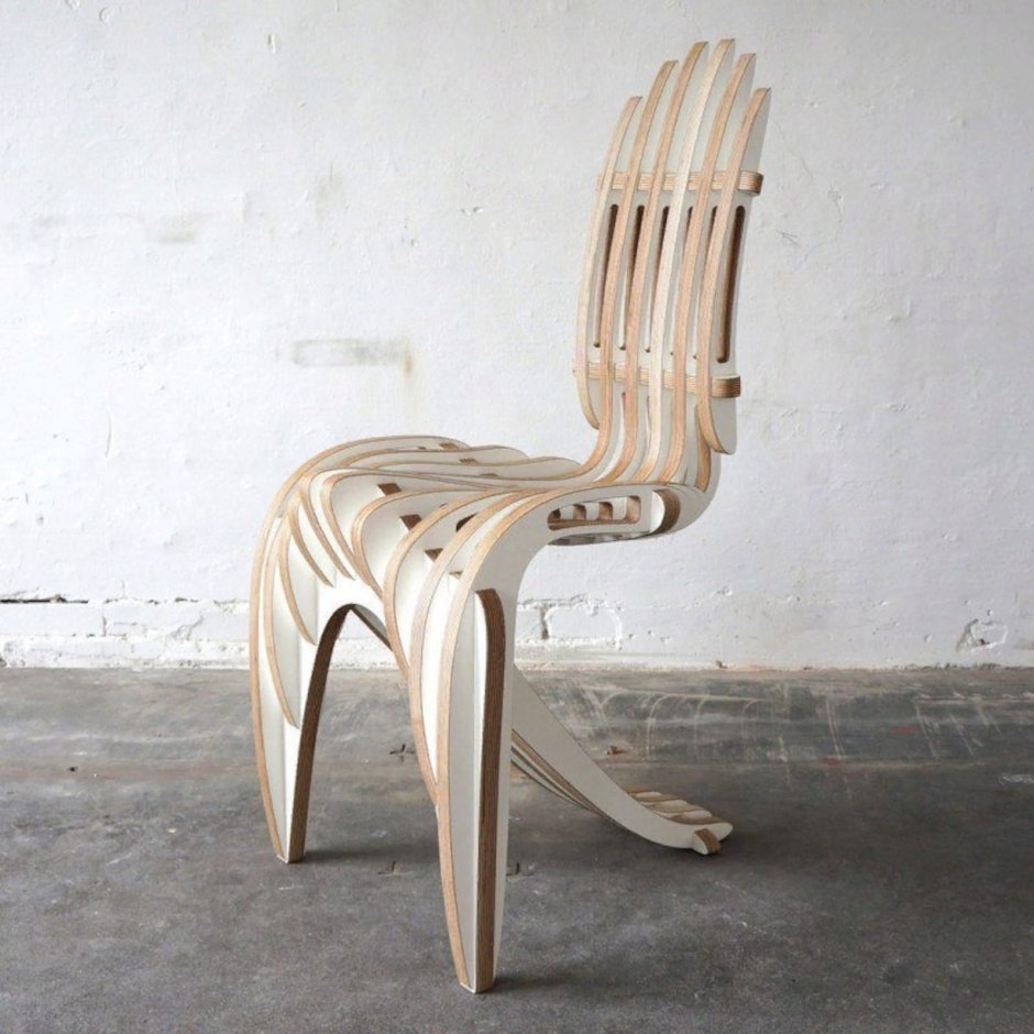Оригинальный стул из фанеры