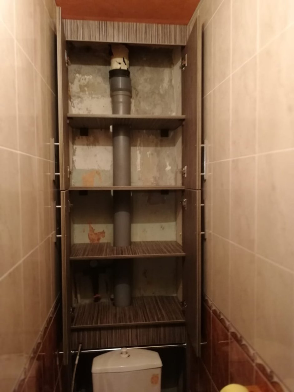 Полки и шкафчики в туалете