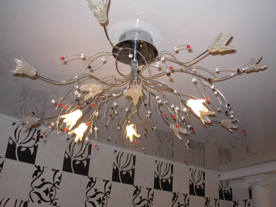 Утопка люстры в натяжной потолок