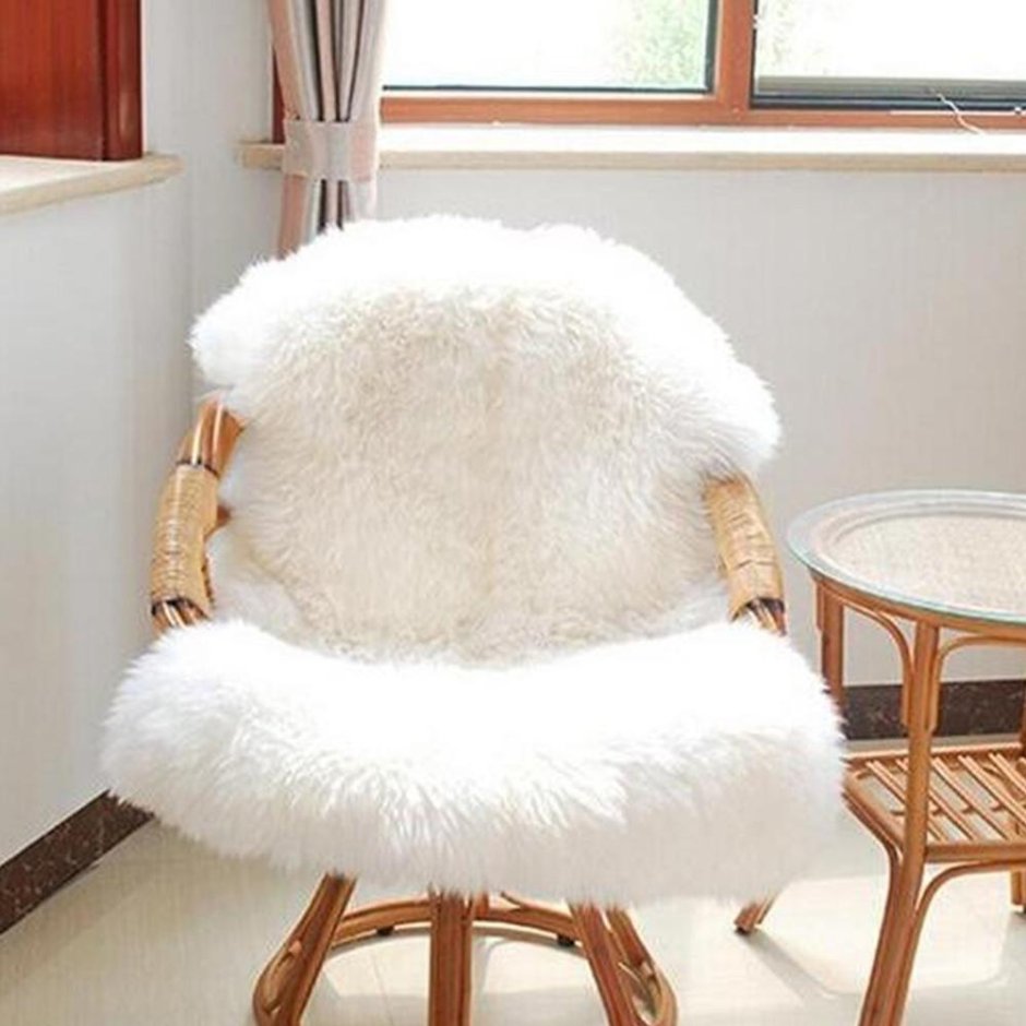 Кресло из искусственного меха