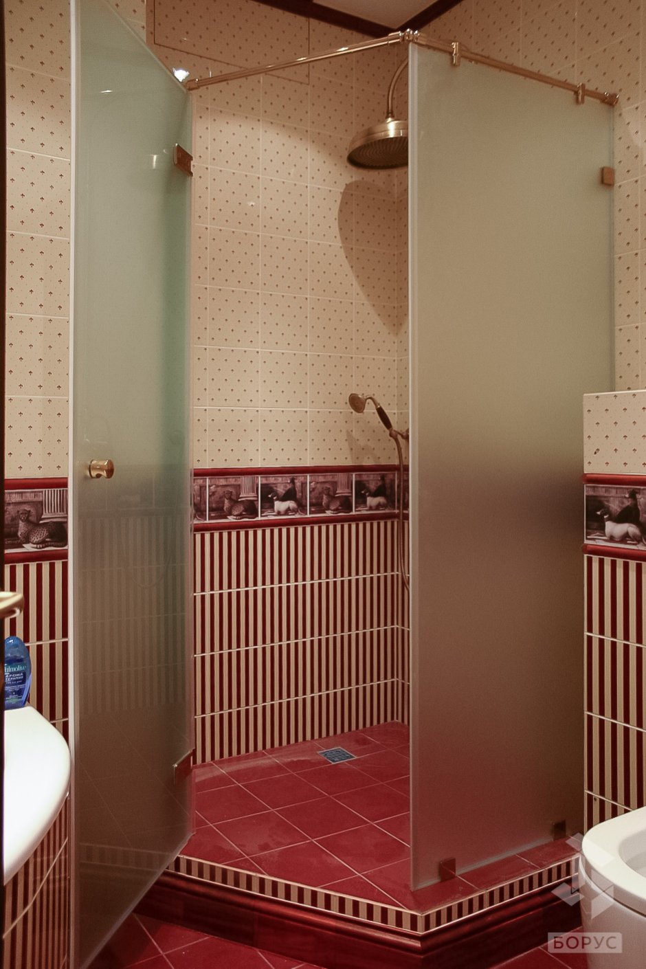 Душевые кабинки из кирпича и стекла