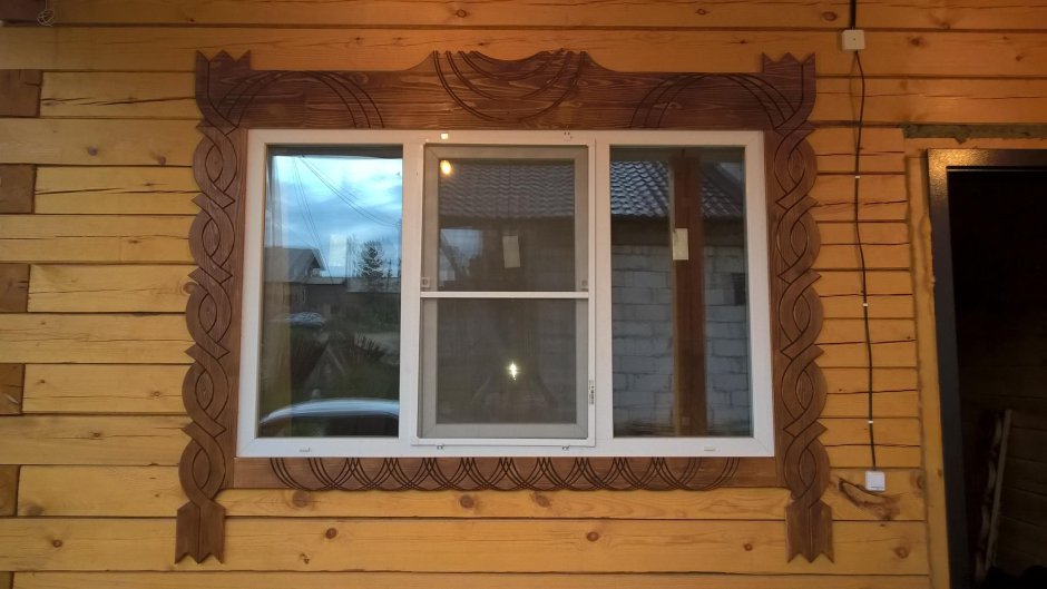 Наличники на окна в деревянном доме внутри