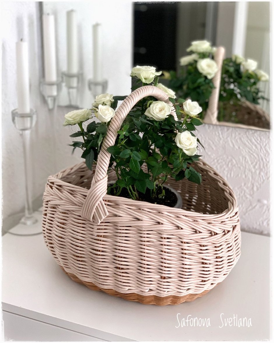 Плетеные корзины в саду