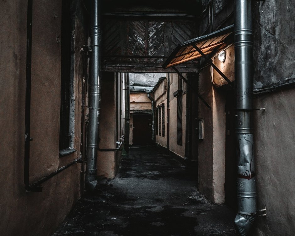 Мрачные питерские дворы