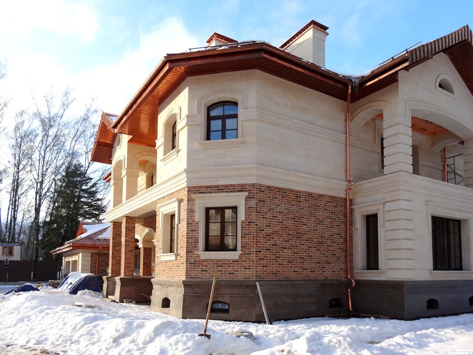 Комбинированная отделка фасада частного дома
