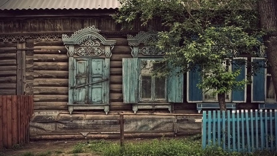 Деревянный деревенский дом