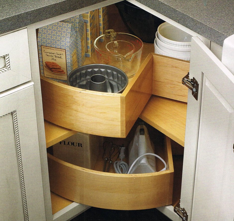 Ящики в угловых кухонных шкафах под раковиной