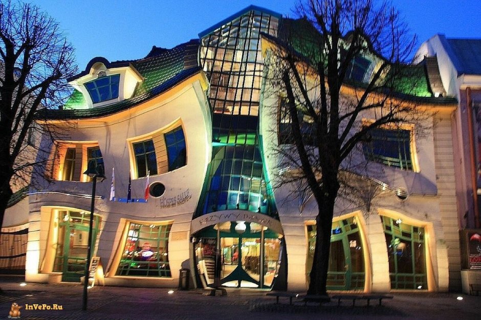 Кривой дом (the Crooked House) Польша