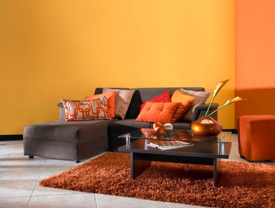 Коричнево оранжевый диван