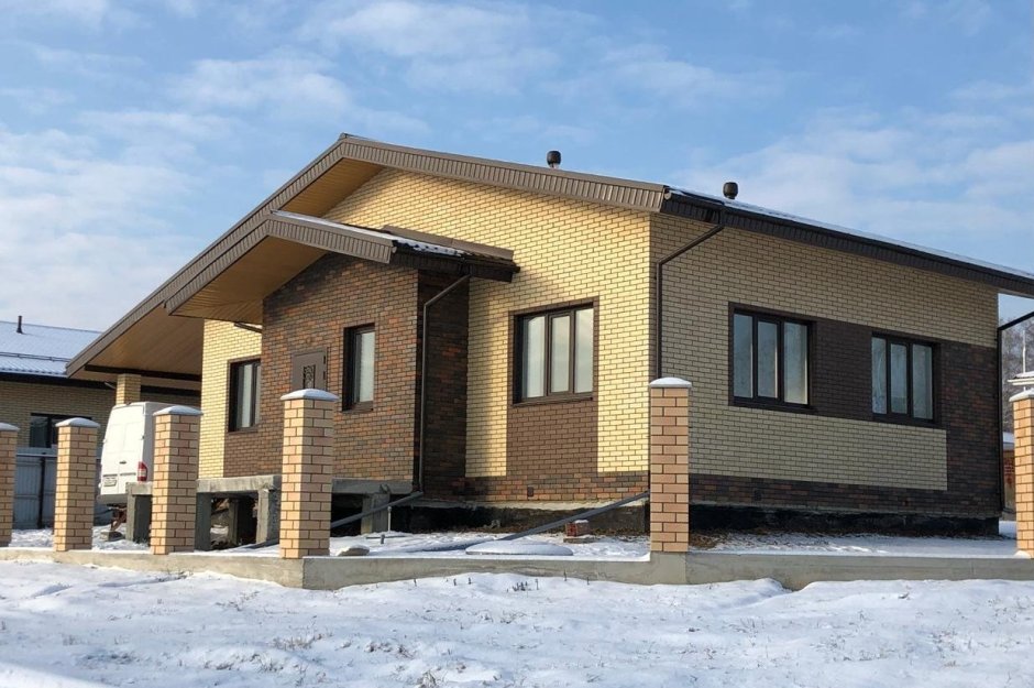 Дом кирпич солома Ликолор