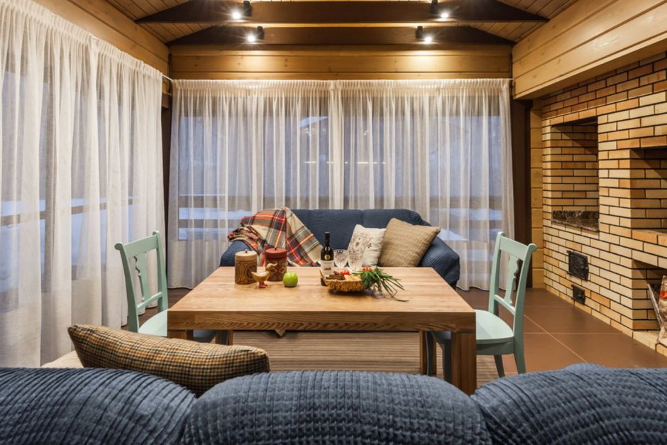 Интерьер теплой беседки