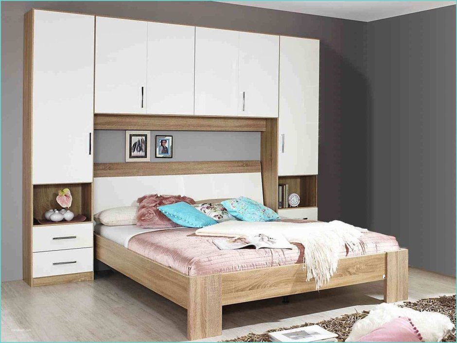 Мебель для спальни со шкафами над кроватью