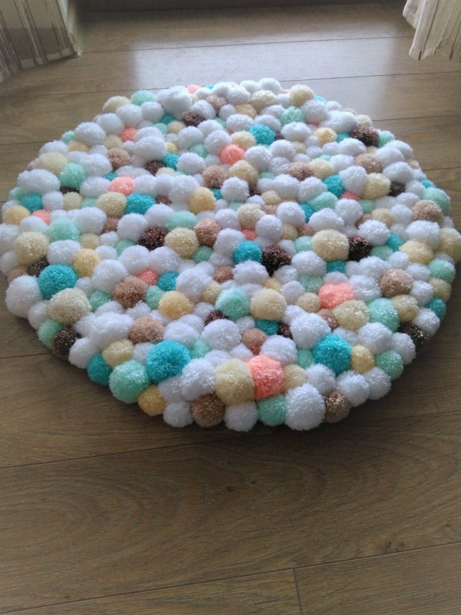 Коврик из бумбончиков