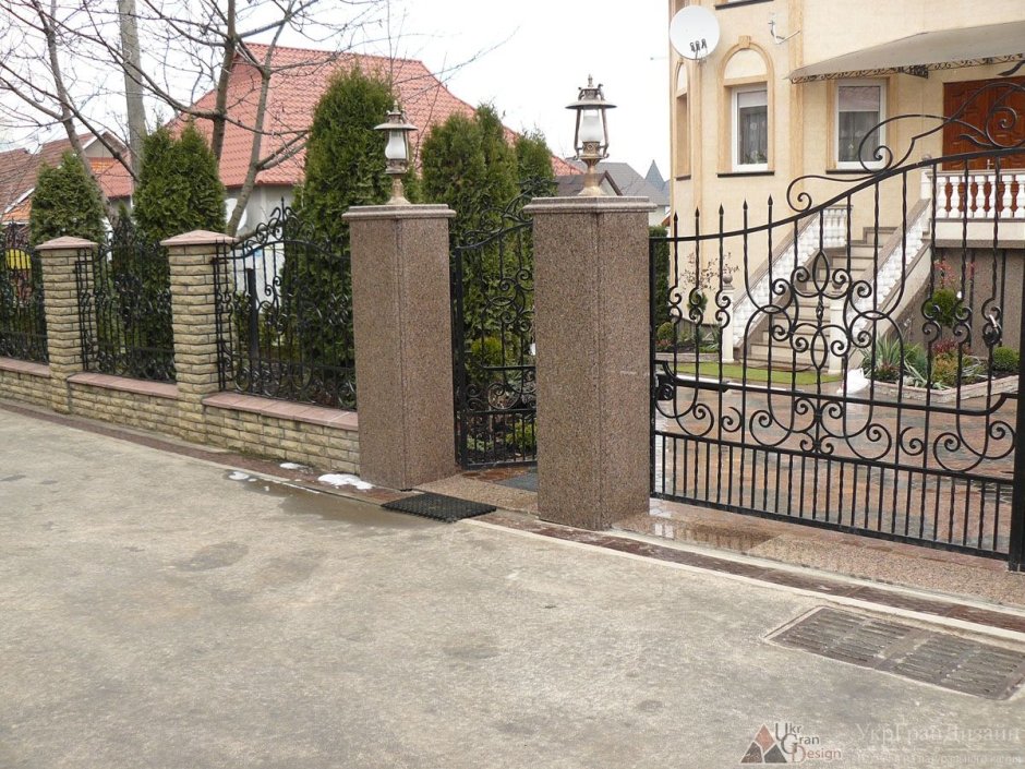 Забор из гранитного камня