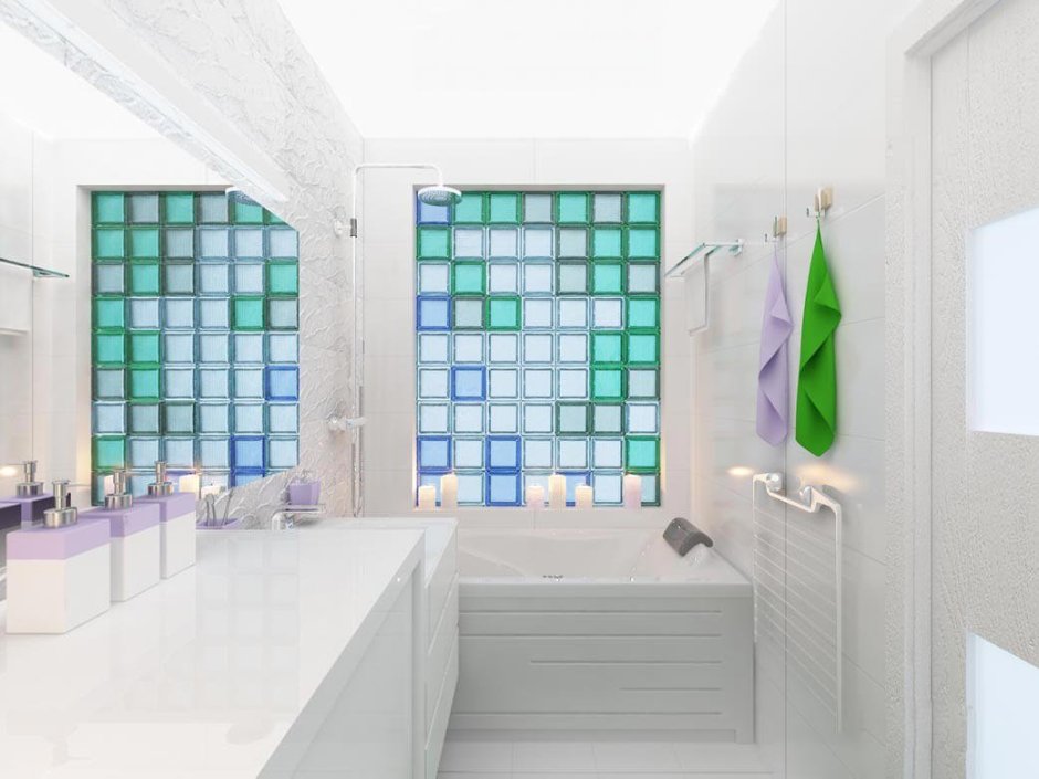 Цветные стеклоблоки в интерьере ванной