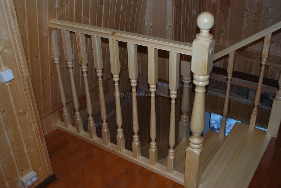 Покраска лестницы из сосны