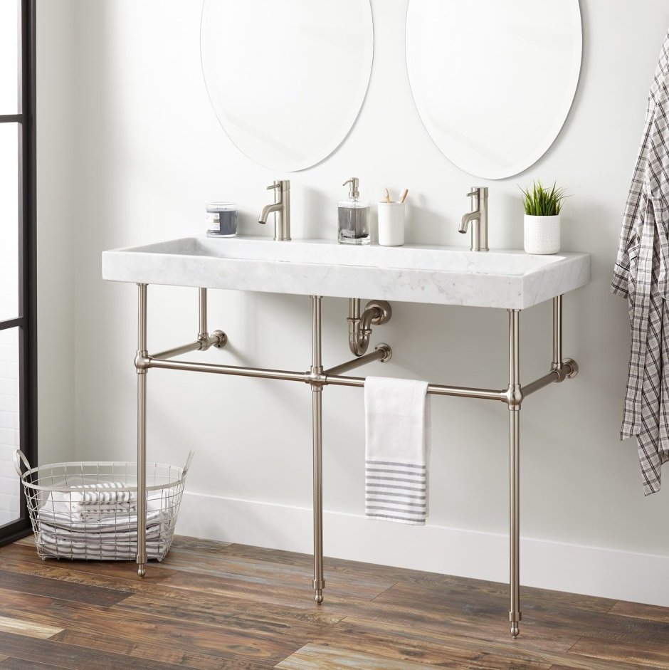 Kohler Sink with Console Chrome