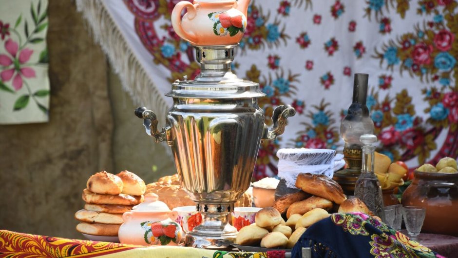 Самовар с пирожками