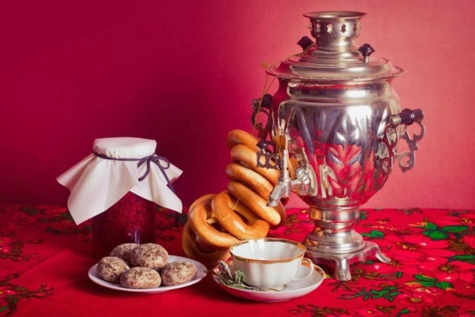 Чаепитие с самоваром и баранками