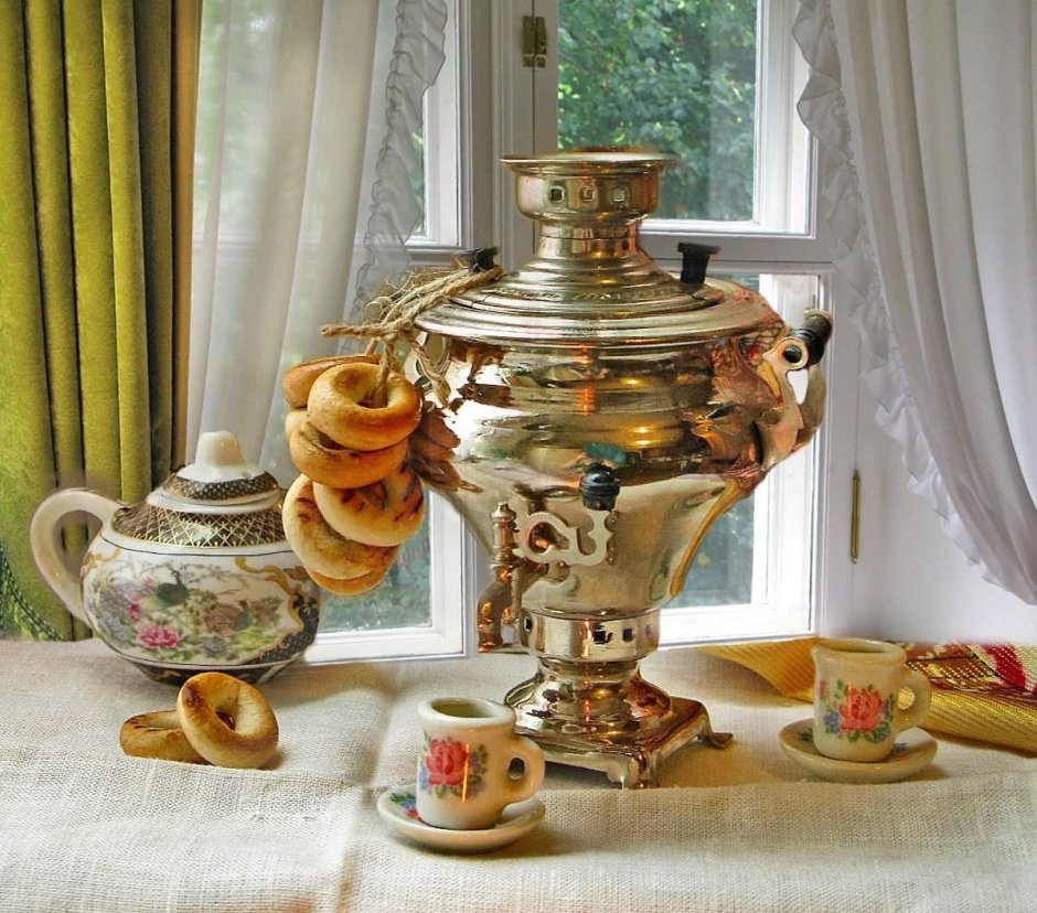 Чайный стол с самоваром