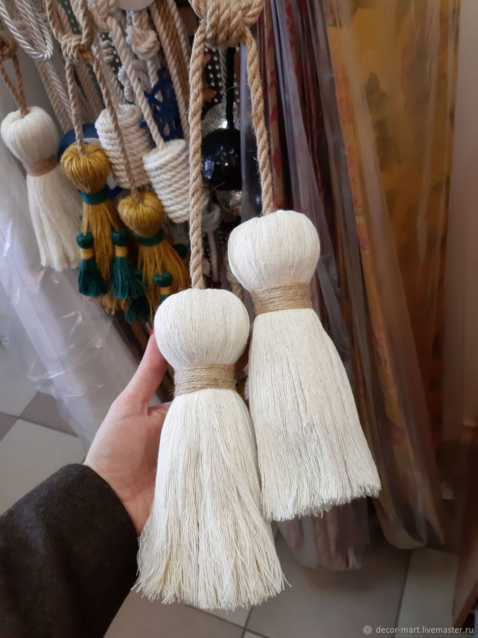 Подхват для штор кисть на шторе