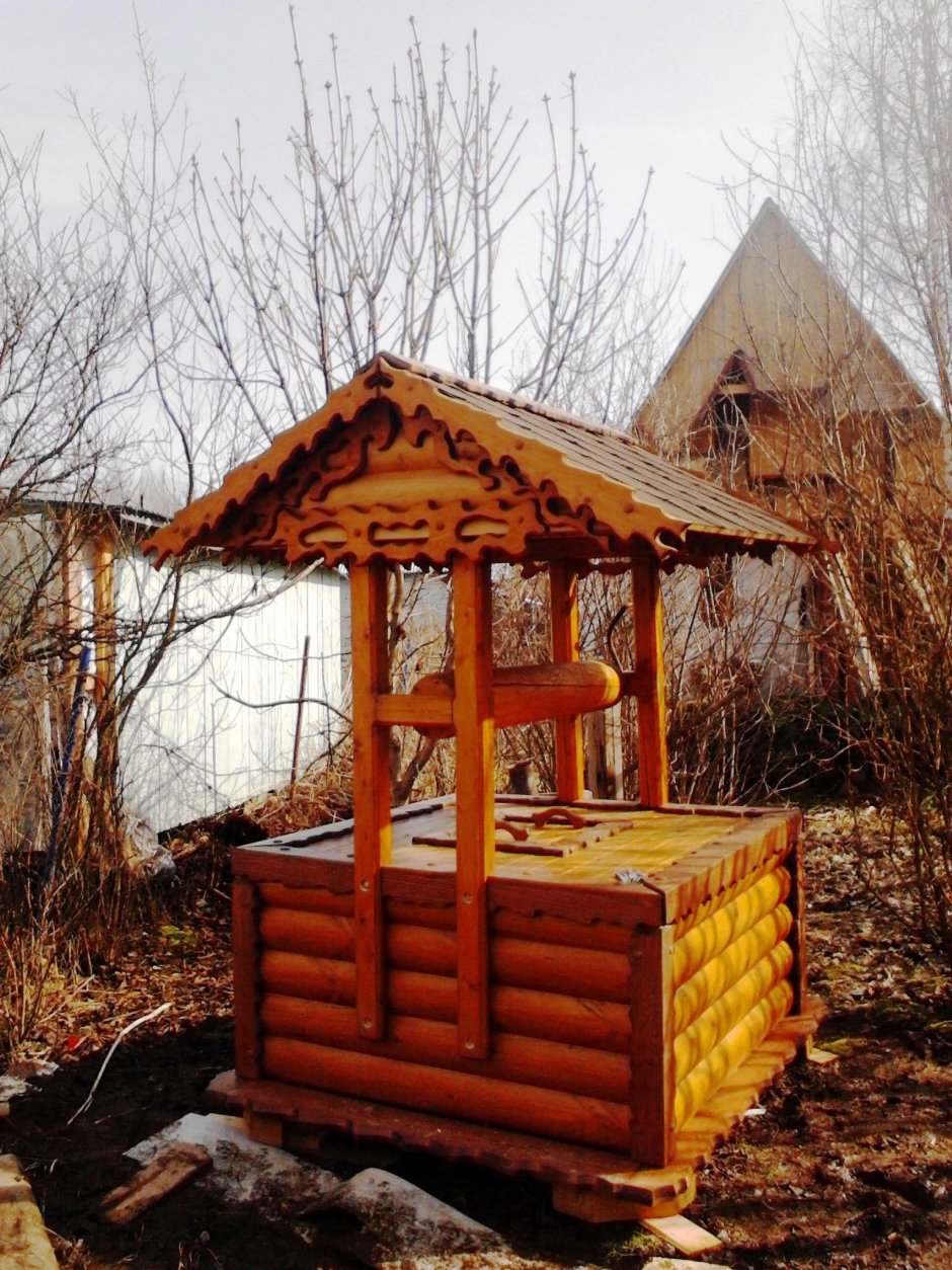 Красивые деревянные колодцы