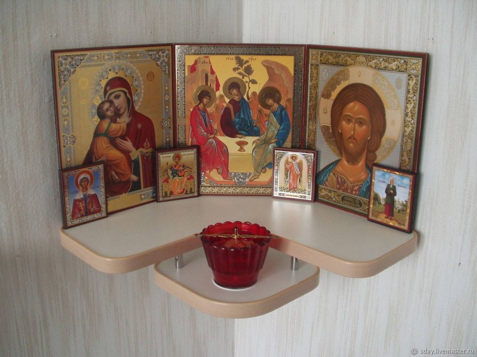 Полка под иконы угловая