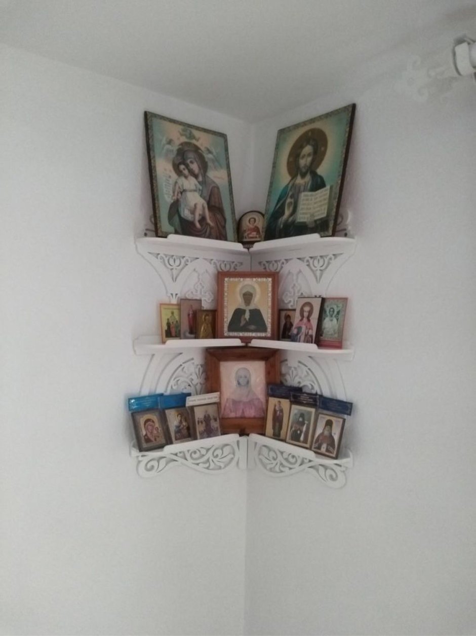 Полка для красного угла