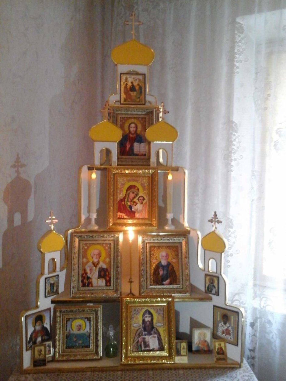 Иконостас в доме