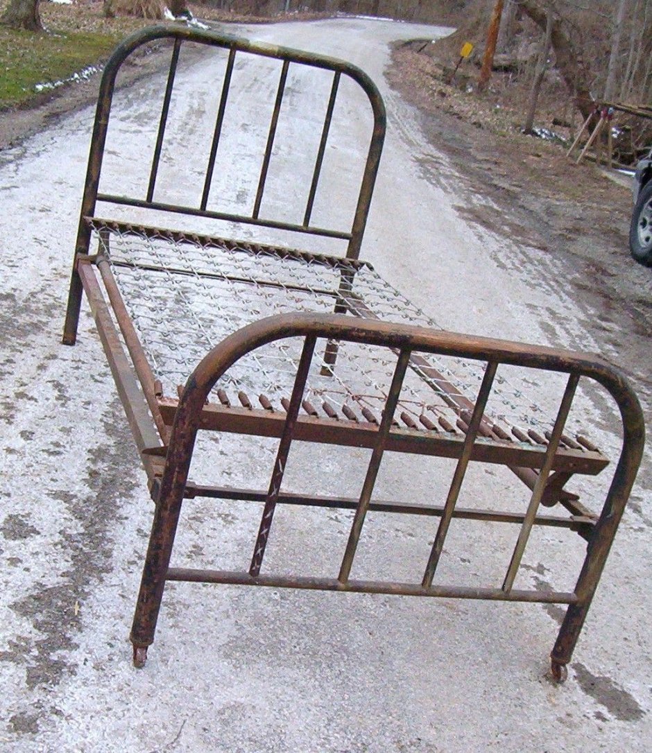 Из железной кровати