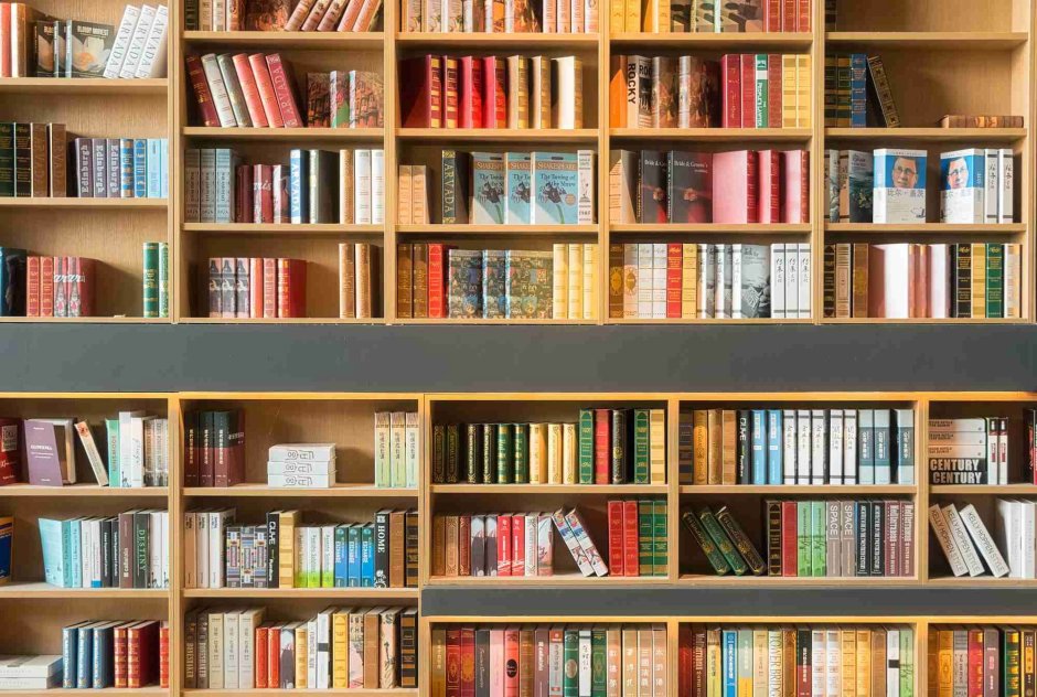 Небольшой книжный стеллаж