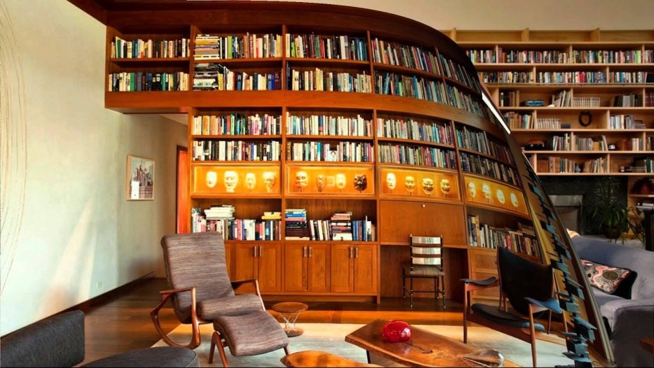 Комната с книжными полками