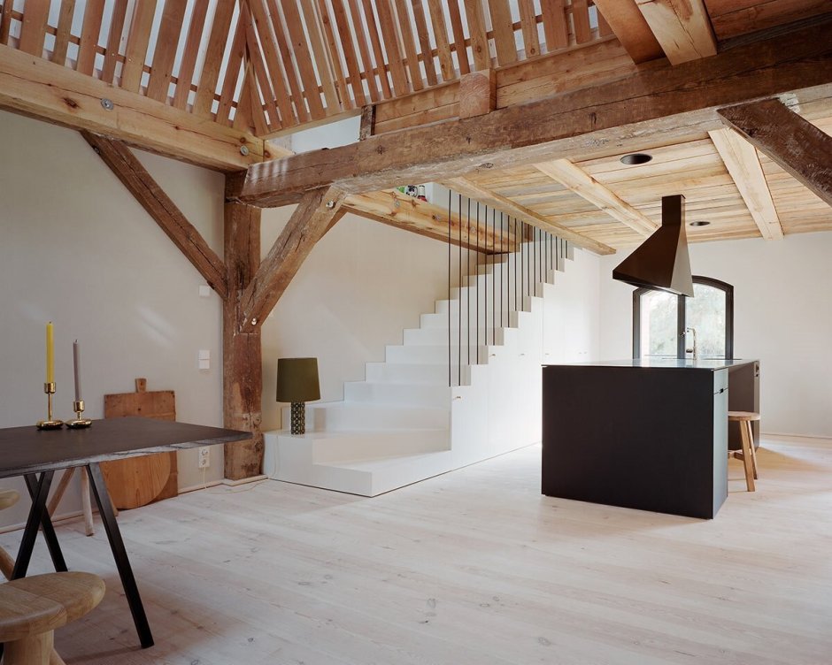 Дом-сарай Barn House внутри